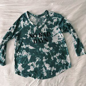 EUC No Bad Days Classic Fit V-Neck Long Sleeve Size 1X